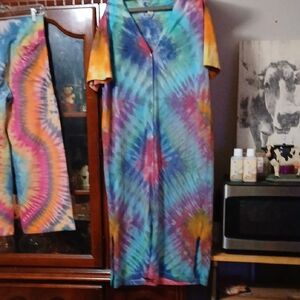 H&M Long Casual,comfortable Gown. Blue and Green Tie-Dye W Pink And Orange .sz.M